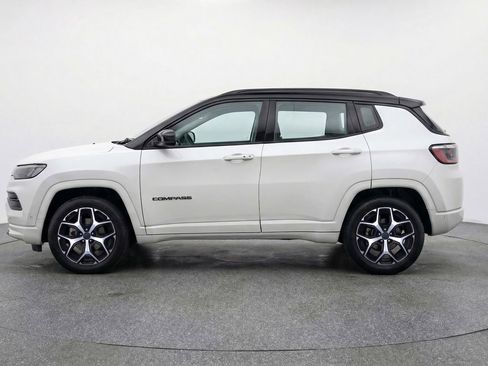 Used 2025 Jeep Compass Limited AWD/4WD image 4
