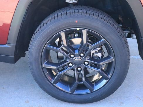 New 2025 Jeep Grand Cherokee Limited image 16