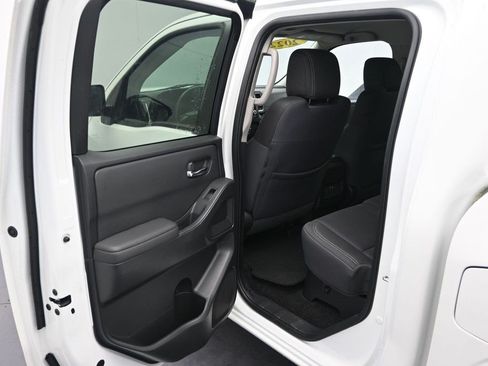 Used 2022 Nissan Frontier SV RWD image 11