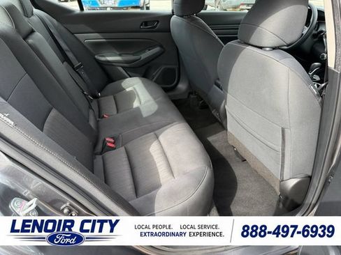 Used 2024 Nissan Altima 2.5 SV FWD image 12
