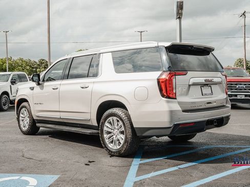 Used 2023 GMC Yukon XL SLT AWD/4WD image 5