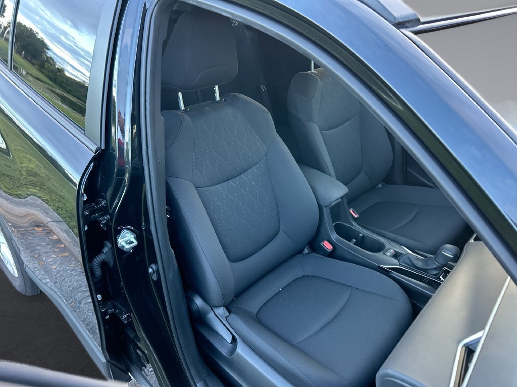 Certified 2025 Toyota Corolla Cross LE FWD image 31