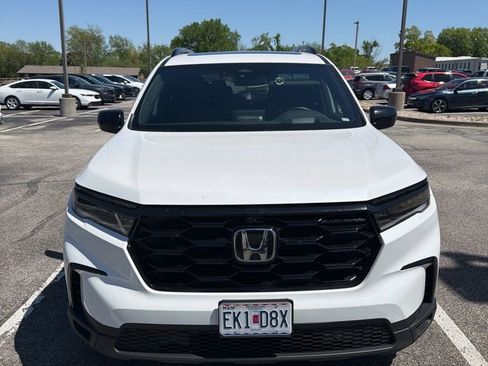 Used 2025 Honda Pilot Black Edition image 5