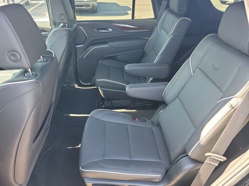 Used 2023 Cadillac Escalade Premium Luxury AWD/4WD image 30