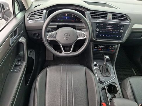 Used 2022 Volkswagen Tiguan SE AWD/4WD image 11