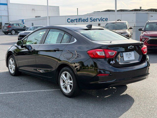 Used 2018 Chevrolet Cruze LT w/ Convenience Package FWD image 10