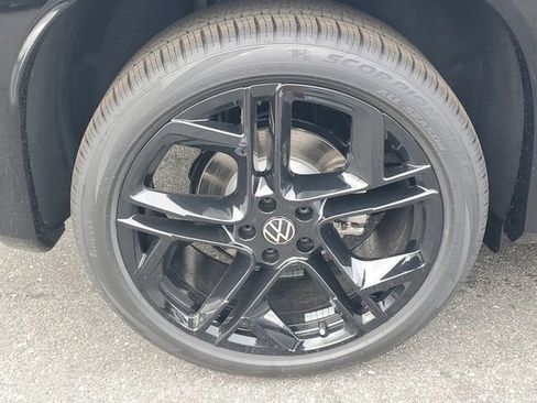 New 2026 Volkswagen Tiguan SE R-Line FWD image 5