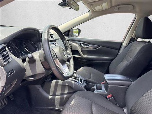 Used 2019 Nissan Rogue SV FWD image 9