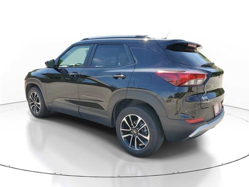 Used 2025 Chevrolet TrailBlazer LT FWD image 3