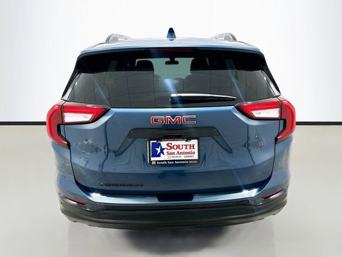 Used 2024 GMC Terrain SLE w/ Elevation Edition image 6