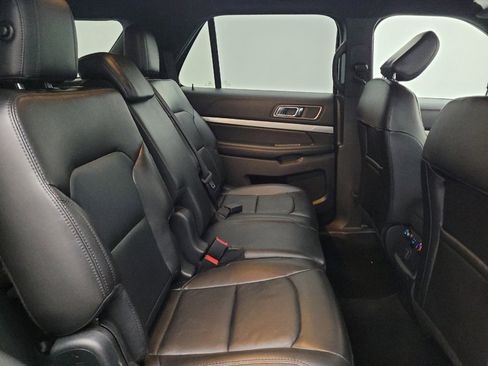 Used 2018 Ford Explorer XLT w/ Equipment Group 202A AWD/4WD image 19