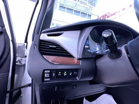 Used 2017 Toyota Sienna Limited Premium image 15