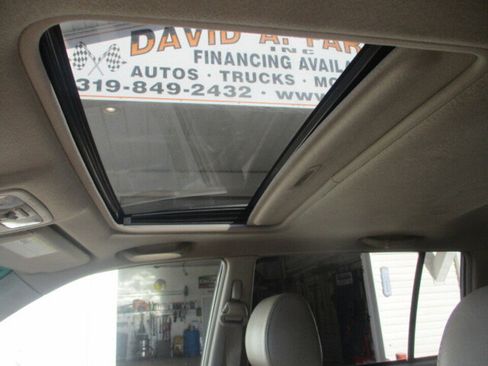 Used 2005 Toyota Highlander 4WD V6 w/ 3rd Row image 10