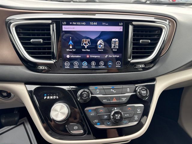 Used 2019 Chrysler Pacifica Touring-L Plus w/ Tire & Wheel Group FWD image 16