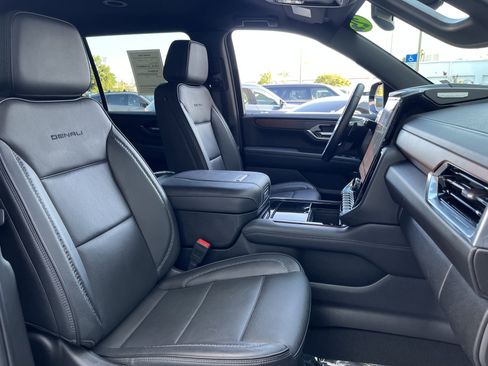 Used 2025 GMC Yukon XL Denali RWD image 23