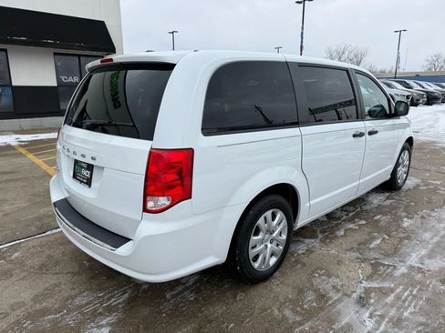 Used 2019 Dodge Grand Caravan SE w/ UConnect Hands-Free Group image 15