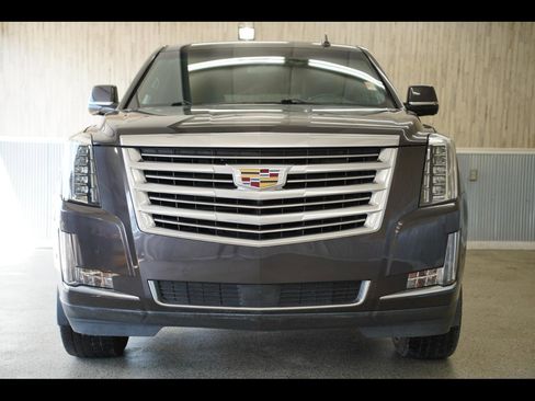 Used 2018 Cadillac Escalade Platinum image 3