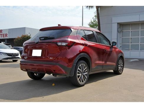 Used 2023 Nissan Kicks SV FWD image 4