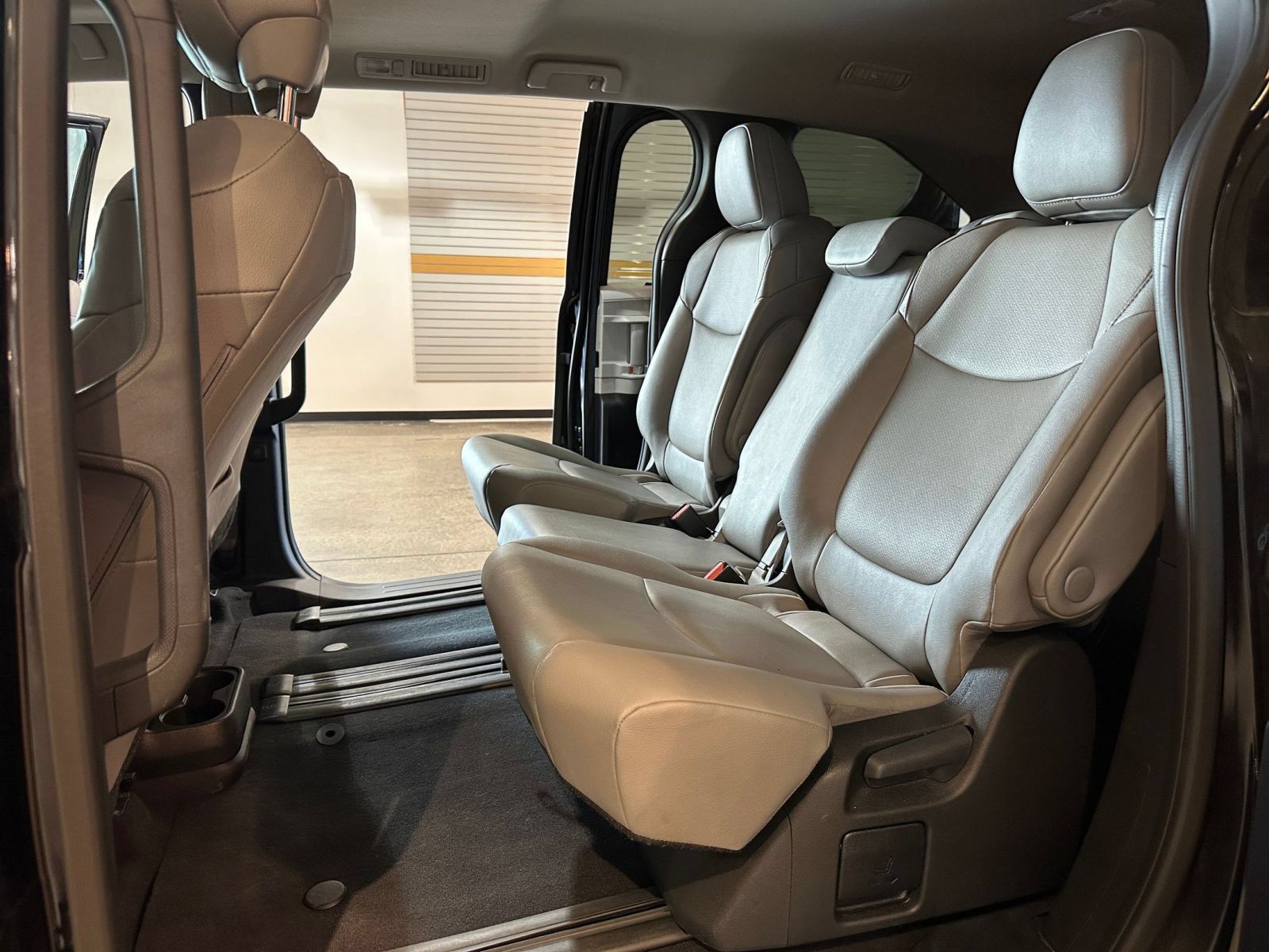 Used 2025 Toyota Sienna XLE FWD image 26