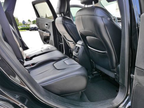 Used 2019 Jeep Cherokee Limited AWD/4WD image 11