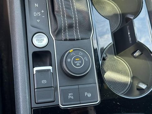 Used 2021 Volkswagen Atlas Cross Sport SEL Premium R-Line image 31