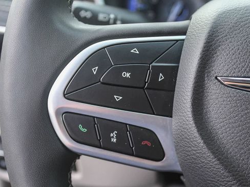 Used 2023 Chrysler Pacifica Limited FWD image 33
