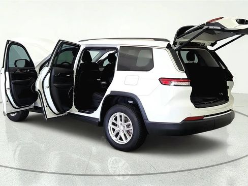 Used 2022 Jeep Grand Cherokee L Laredo w/ Luxury Tech Group I AWD/4WD image 11