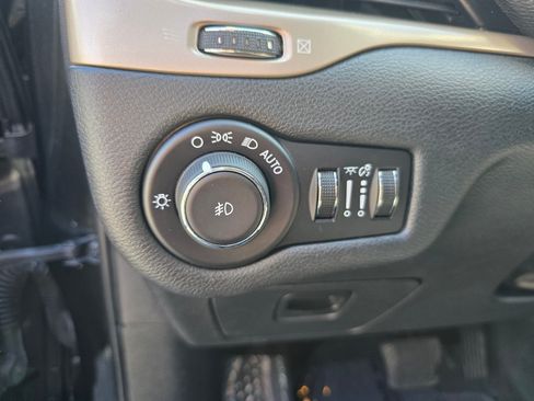 Used 2016 Jeep Cherokee Latitude FWD image 32