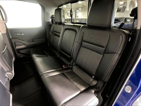 Certified 2024 Nissan Frontier SL w/ Technology Package RWD image 38
