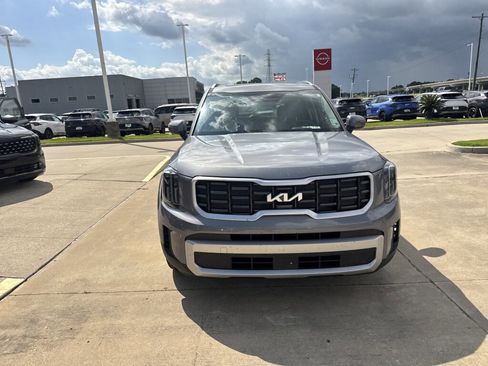 Certified 2025 Kia Telluride S AWD/4WD image 8