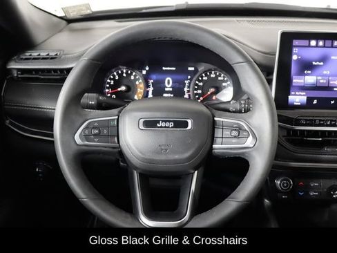 Used 2022 Jeep Compass Latitude FWD image 7