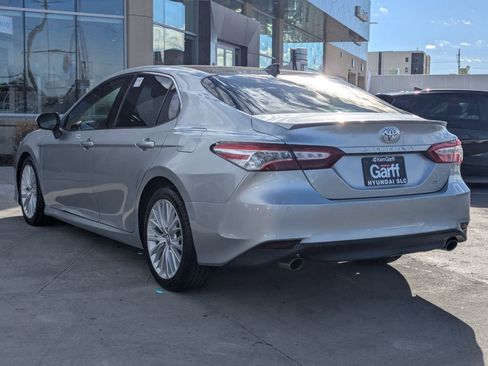 Used 2018 Toyota Camry XSE image 7