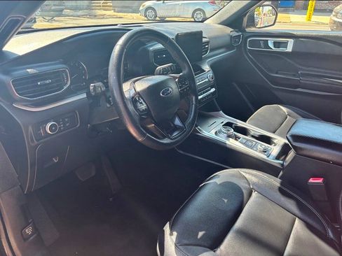 Used 2020 Ford Explorer XLT w/ Equipment Group 202A AWD/4WD image 7