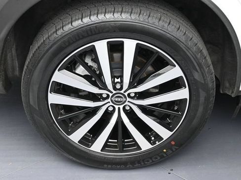 Used 2023 Nissan Pathfinder Platinum AWD/4WD image 5