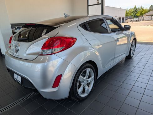 Used 2012 Hyundai Veloster FWD image 2