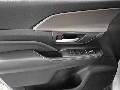 Certified 2024 Toyota Grand Highlander XLE image 13