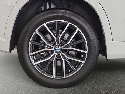 Used 2026 BMW X1 xDrive28i w/ M Sport Package AWD/4WD image 17