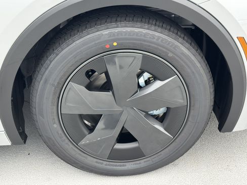 New 2026 Toyota Prius Plug-In Hybrid FWD image 15