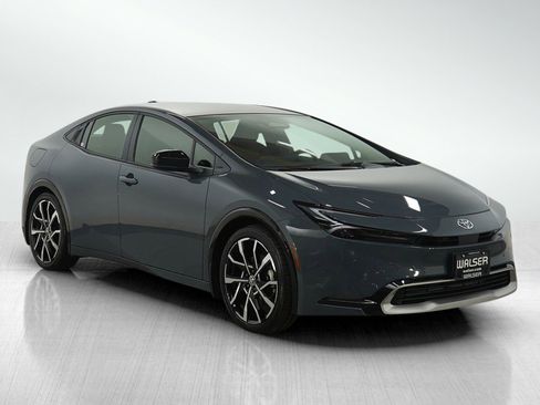 Used 2025 Toyota Prius Plug-In Hybrid FWD image 8