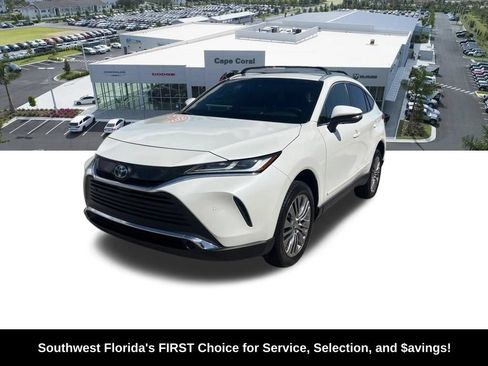 Used 2022 Toyota Venza XLE AWD/4WD image 2