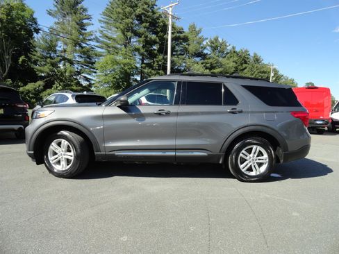 Used 2023 Ford Explorer XLT AWD/4WD image 8