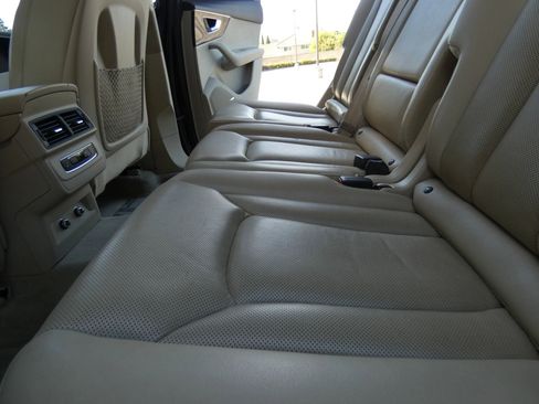 Used 2018 Audi Q7 3.0T Premium Plus w/ Premium Plus Package image 52