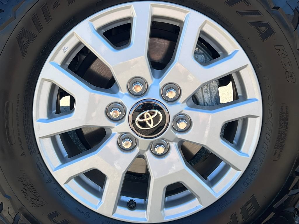 Used 2025 Toyota Tacoma SR5 AWD/4WD image 11
