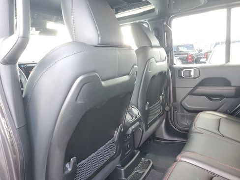 Used 2025 Jeep Wrangler Unlimited Rubicon AWD/4WD image 12