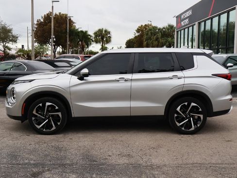 Used 2023 Mitsubishi Outlander SE image 17