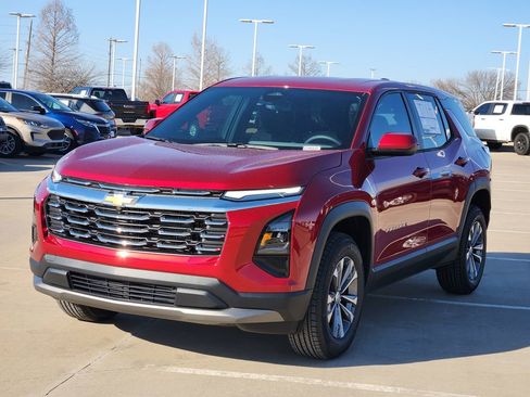 New 2026 Chevrolet Equinox LT image 2