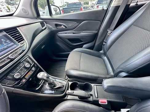 Used 2021 Buick Encore Preferred AWD/4WD image 24