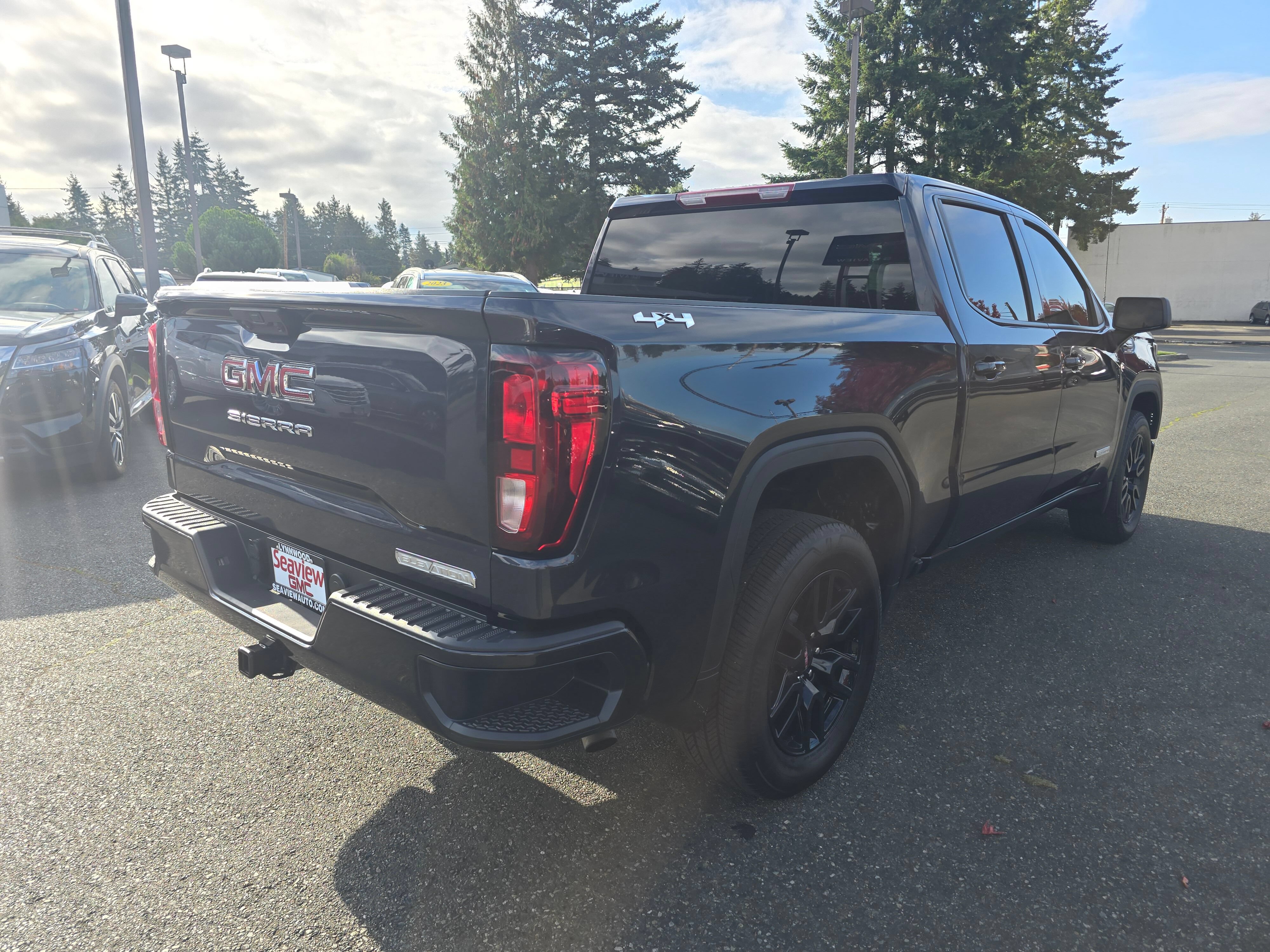 Used 2025 GMC Sierra 1500 Elevation AWD/4WD image 7