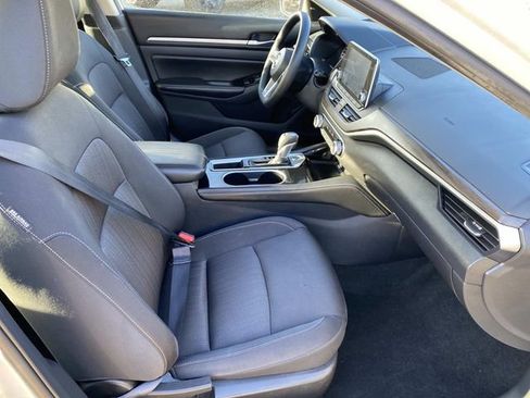 Used 2023 Nissan Altima 2.5 SV image 19