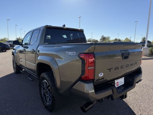 Used 2025 Toyota Tacoma TRD Sport AWD/4WD image 4